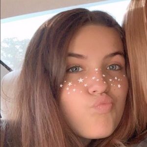 Meet your Posher, Lora